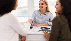 business-womens-shaking-hands