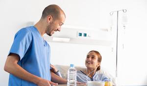 medium-shot-nurse-holding-food-tray